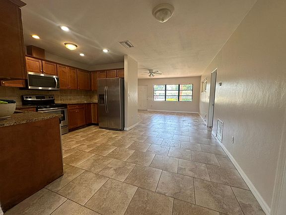 3rd image of 6329 Murdock Ave