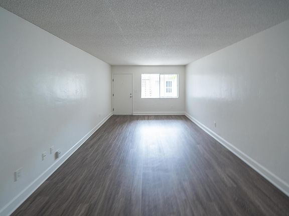 4th image of 4710 Jewell St