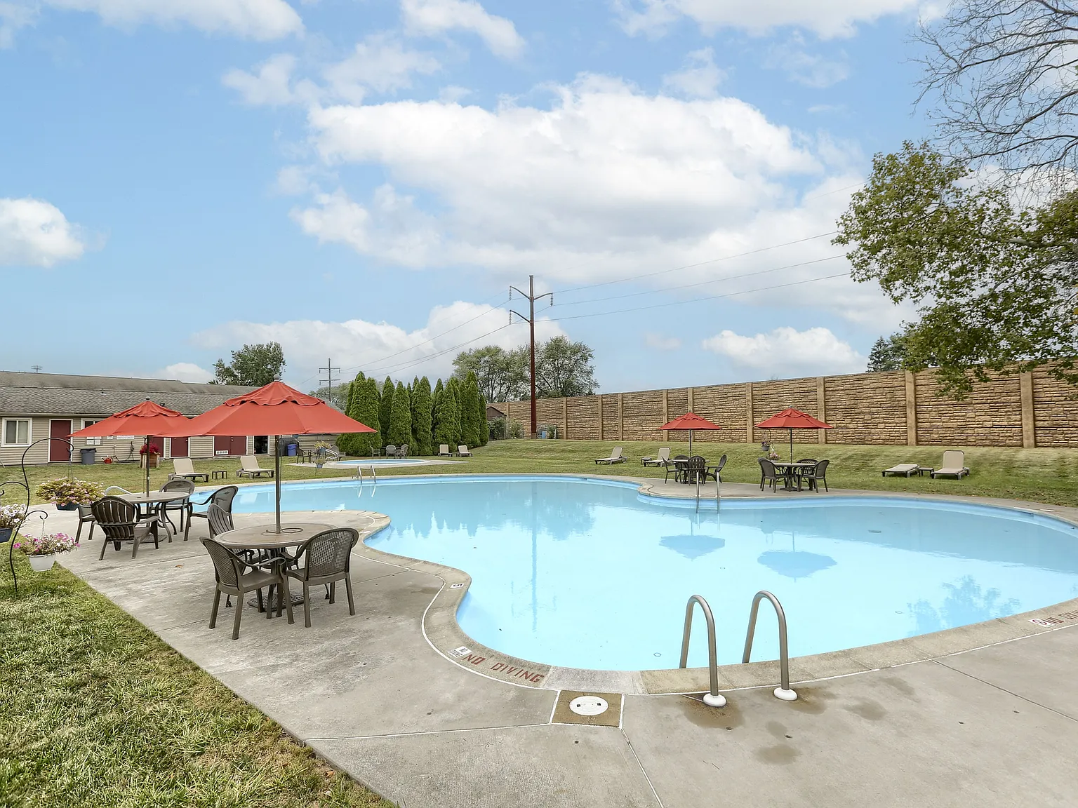Delbrook Manor Apartments — Photo 4