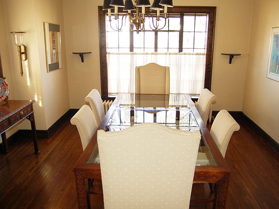 3rd image of 2364 Meadowwood Dr