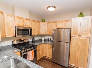 15 Boxwood Dr APT 402, Littleton, MA 01460