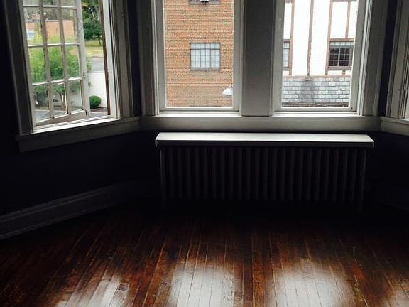 4th image of 12065 Edgewater Dr APT 6