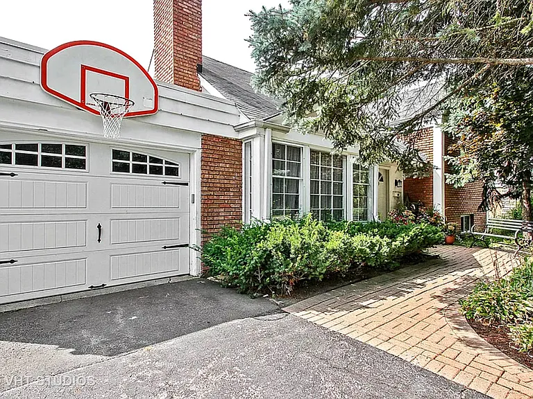 3207 Illinois Rd — Photo 1