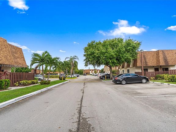 2nd image of 160 San Remo Blvd #160