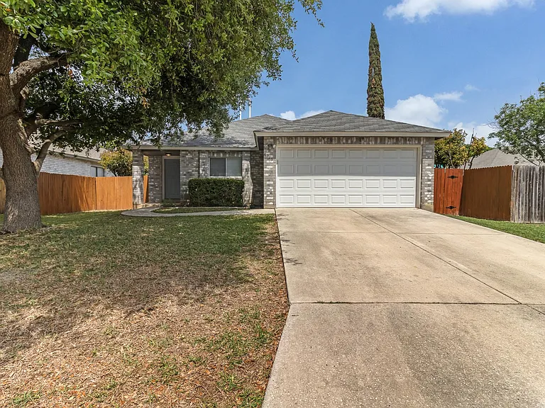 6315 Regency Ln — Photo 2