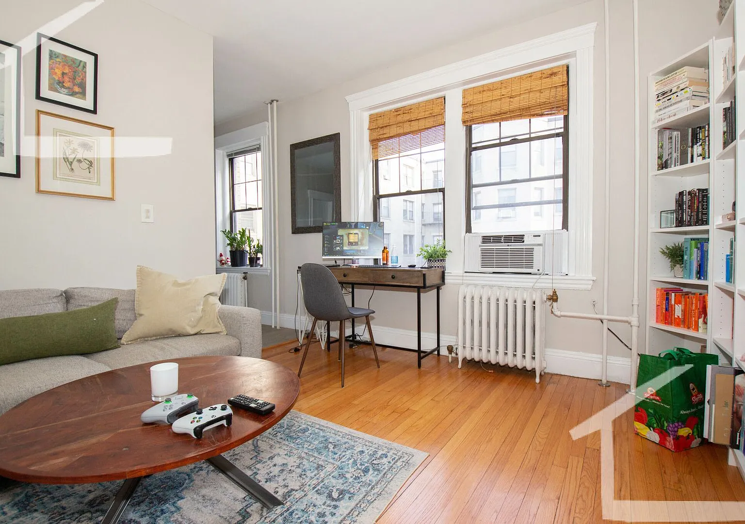 Sunny, Modern Cleveland Circle 1-Bed w/ Washer/dryer Right on the T — Photo 2