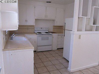 3rd image of 6510 Bancroft Ave