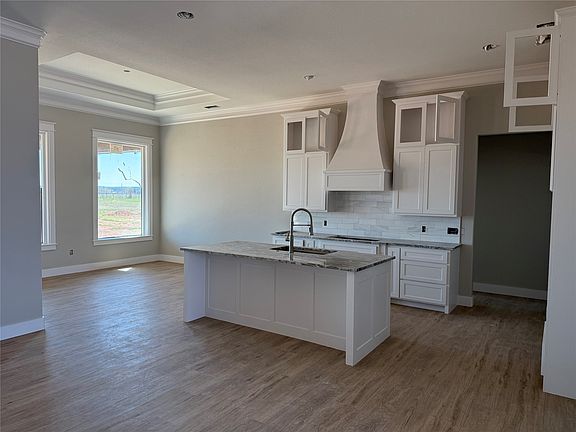 3rd image of 107 Bluestem Rd