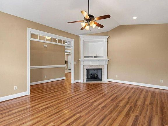 3rd image of 6245 Laramie Cir
