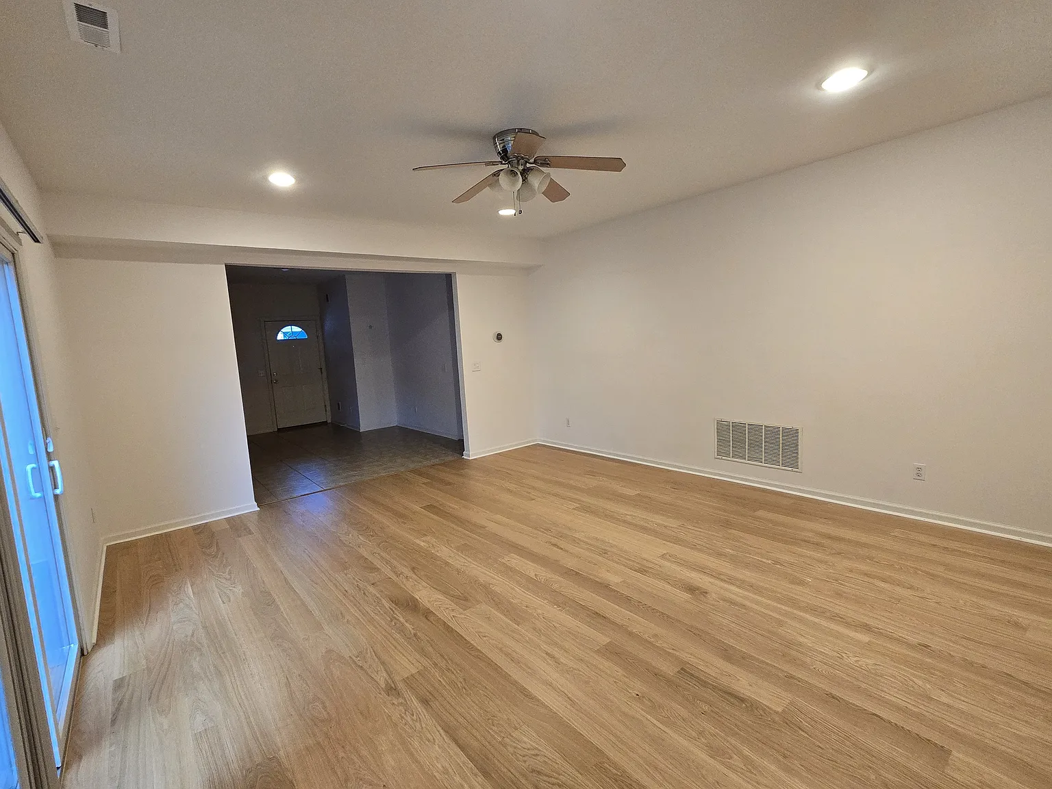 3 bed, 3200 sqft, $3,300 — Photo 4
