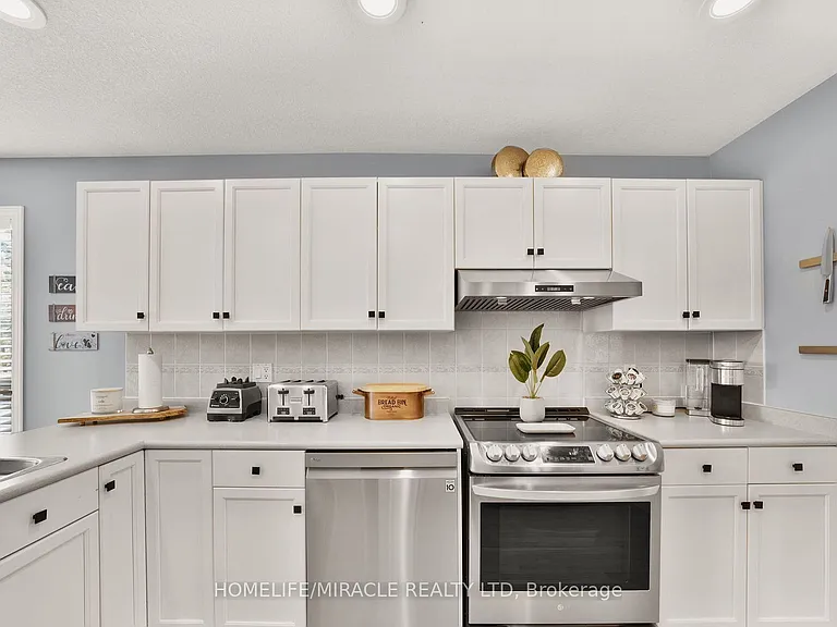 22 Devonleigh Dr — Photo 9