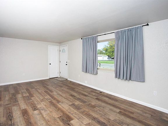 4th image of 2774 Phyllis Cir S