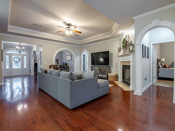 3rd image of 108 Frisco Ln