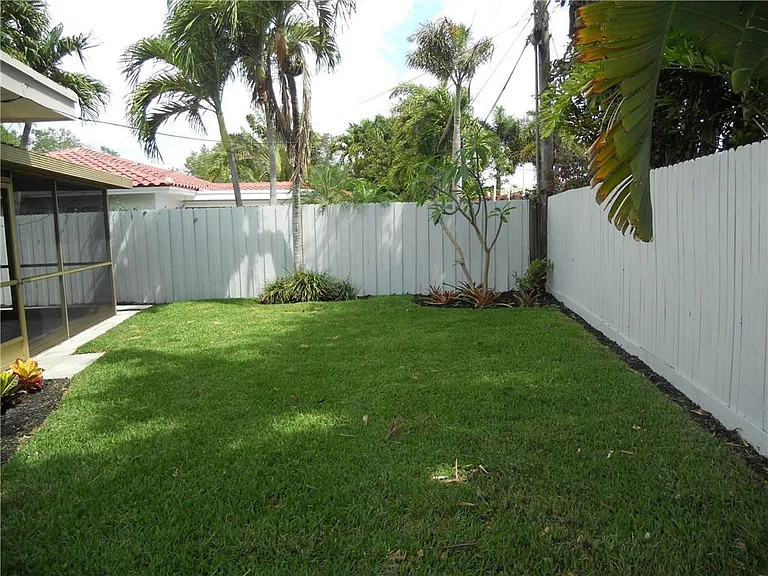 5910 NE 21st Way — Photo 10