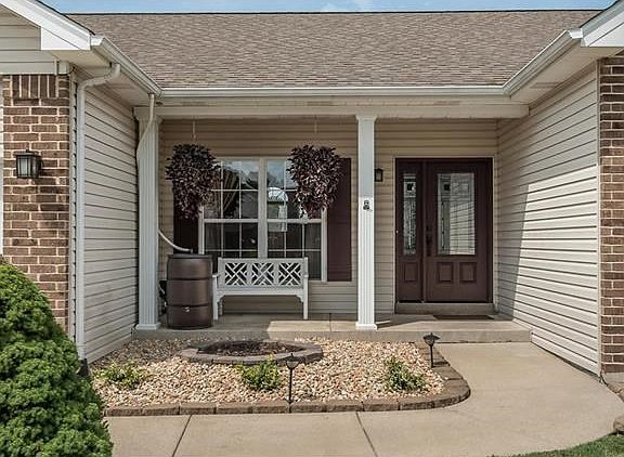 Manicured landscaping and beautiful leaded glass entry door welcomes you!