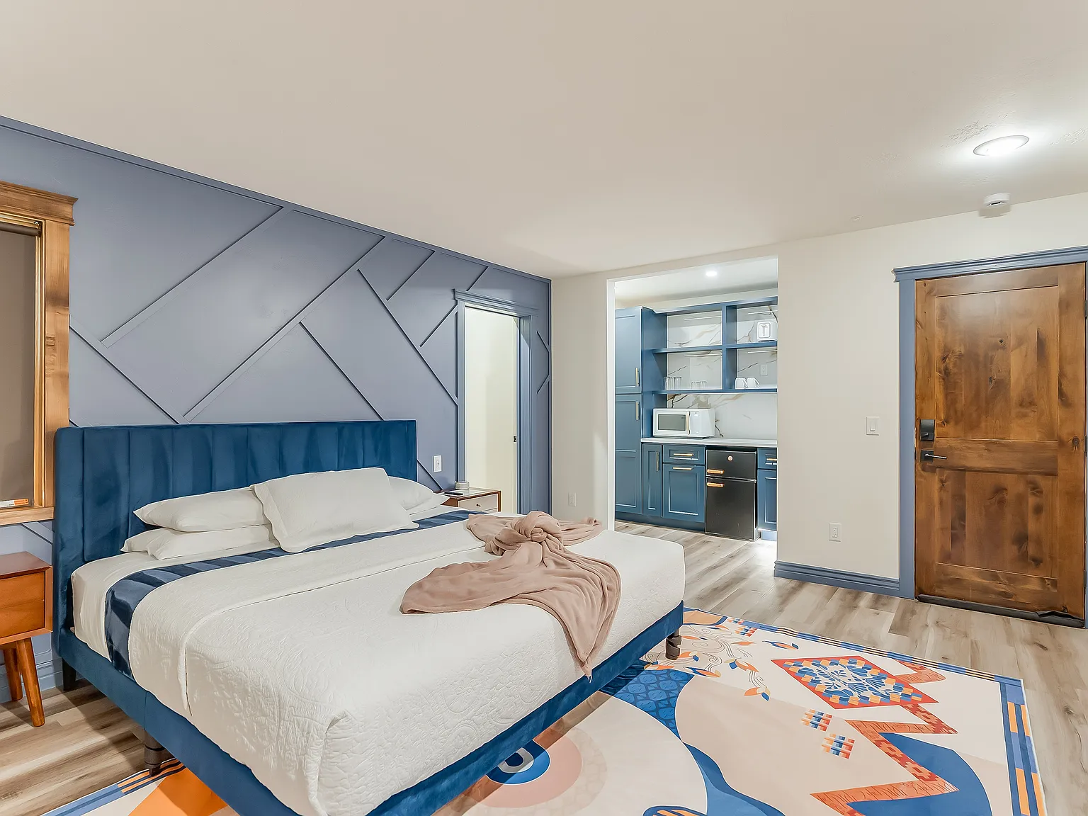 Studio, 4000 sqft, $1,300 — Photo 1