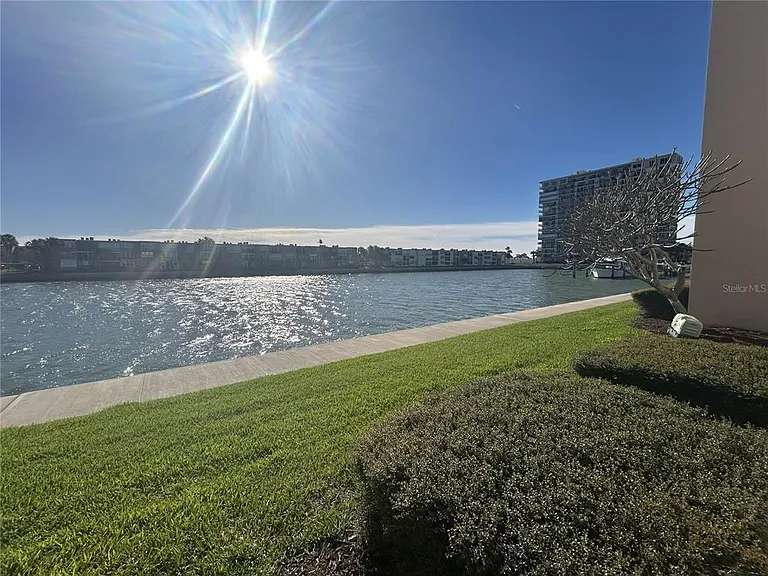 7625 Sun Island Dr S #108 — Photo 29
