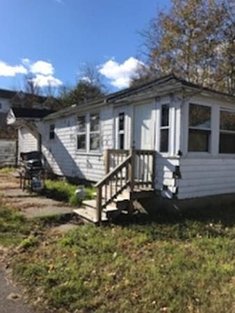 2nd image of 48 Old County Rd