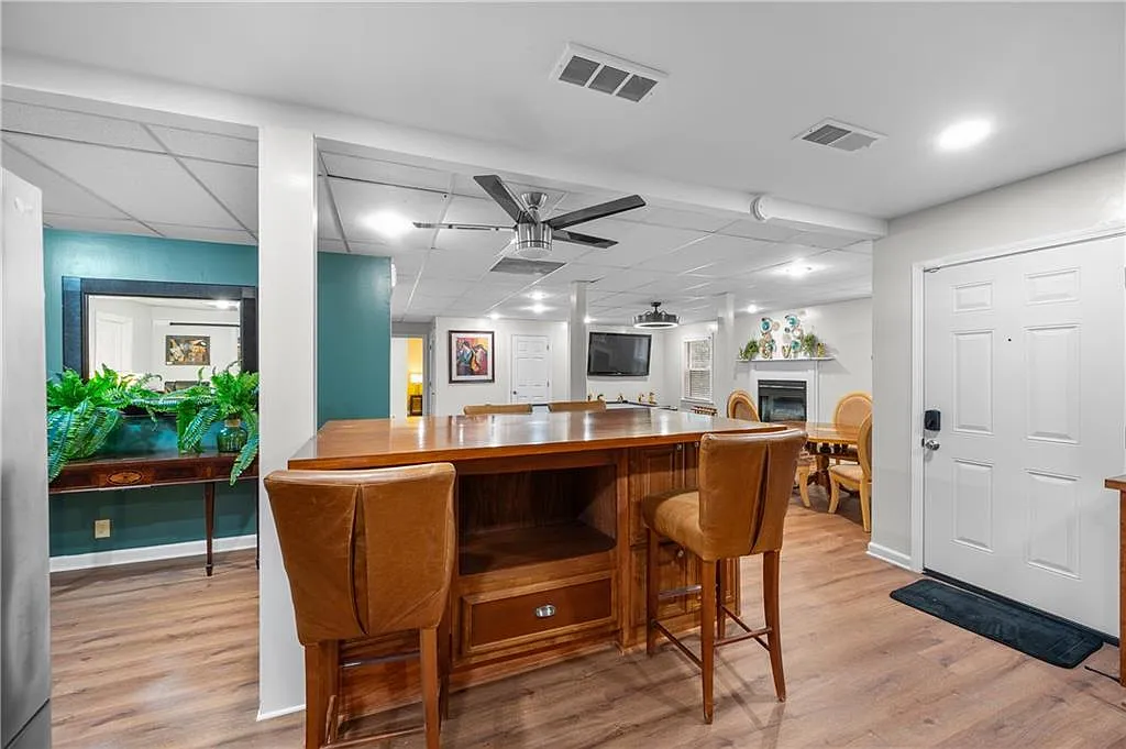 2 bed, 2.0 bath, 1500 sqft, $2,000 — Photo 2
