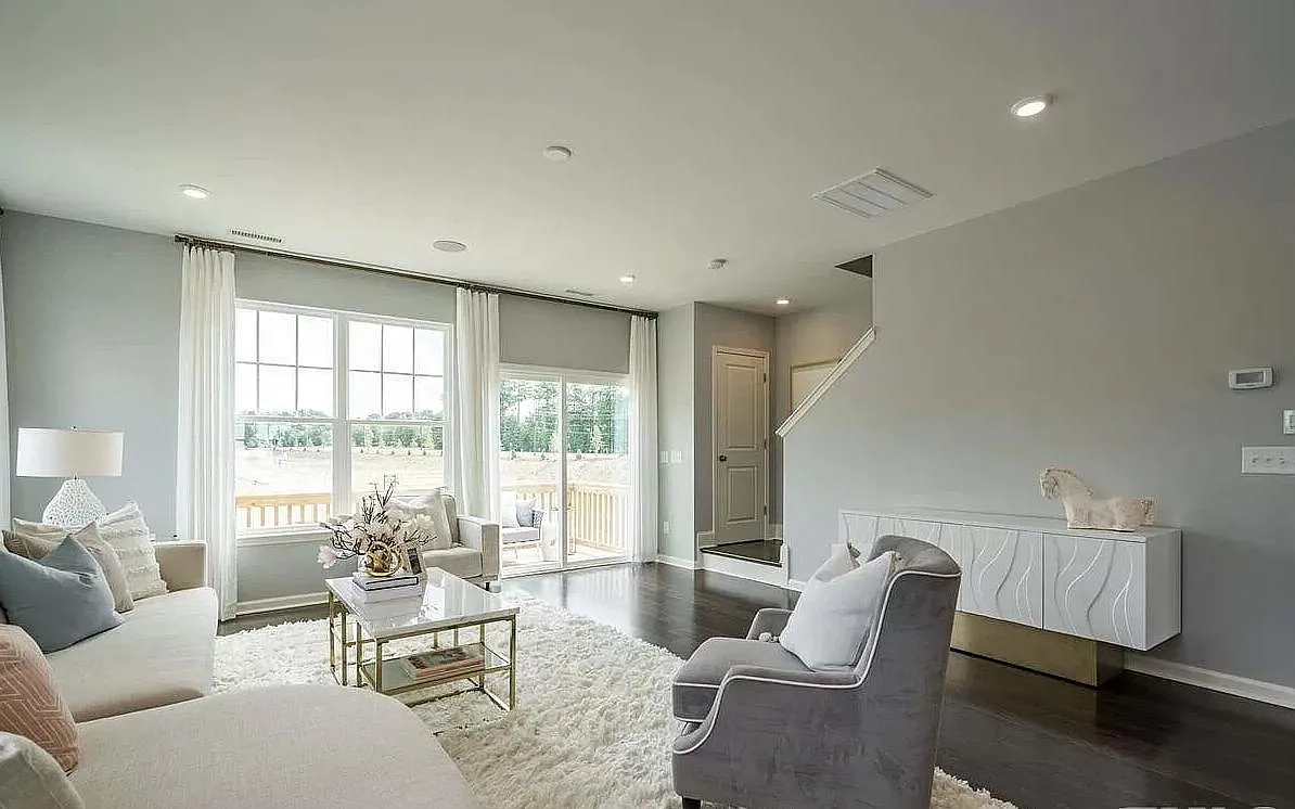 4 bed, 3.5 bath, 2227 sqft, $2,300 — Photo 4