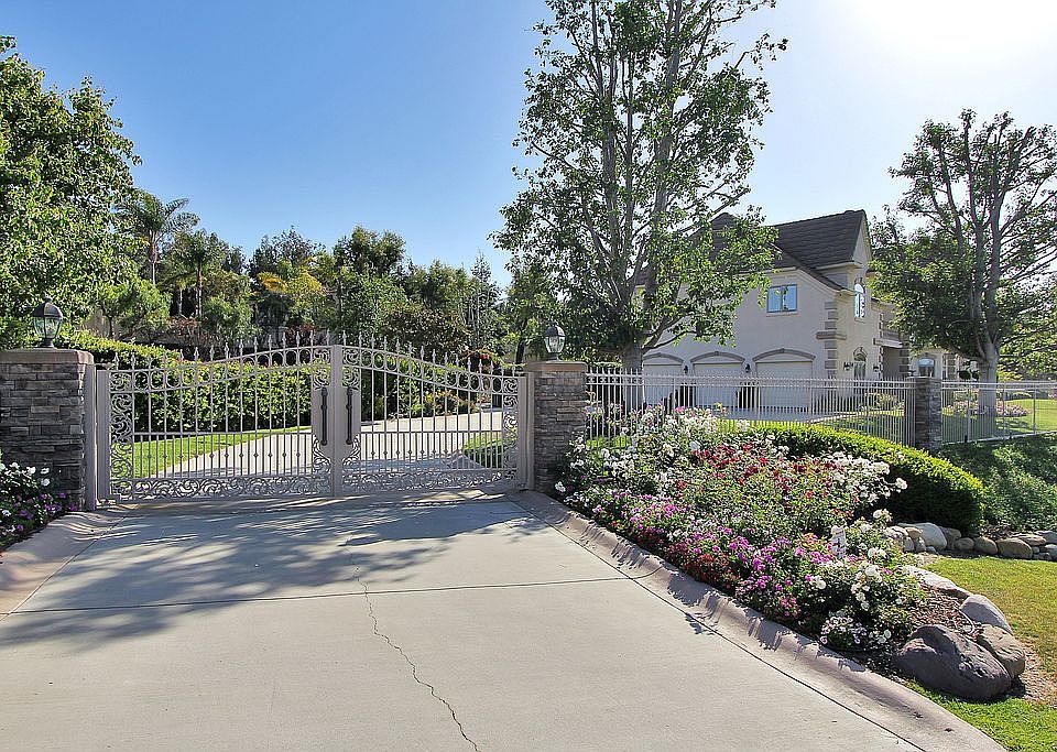 1st image of 660 Corte Corrida
