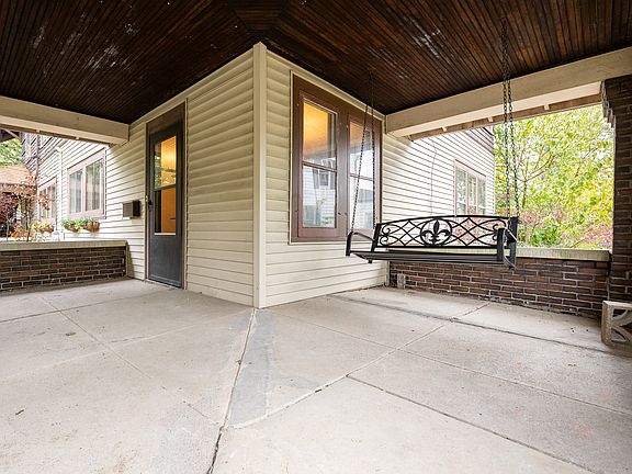 Neighboring porch that is the exact same as the porch of the home that is for rent
