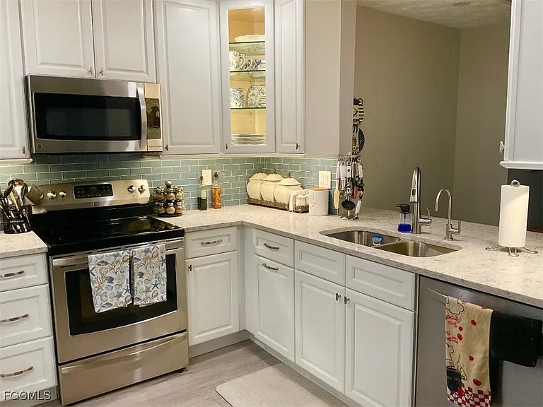 3708 SE 12th Ave #201 — Photo 5