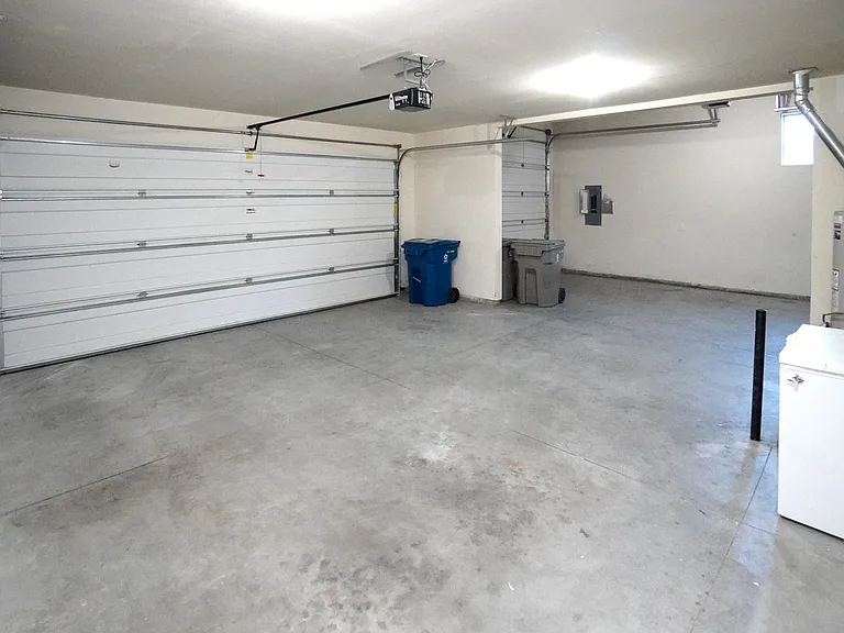 8848 W Ben St — Photo 32