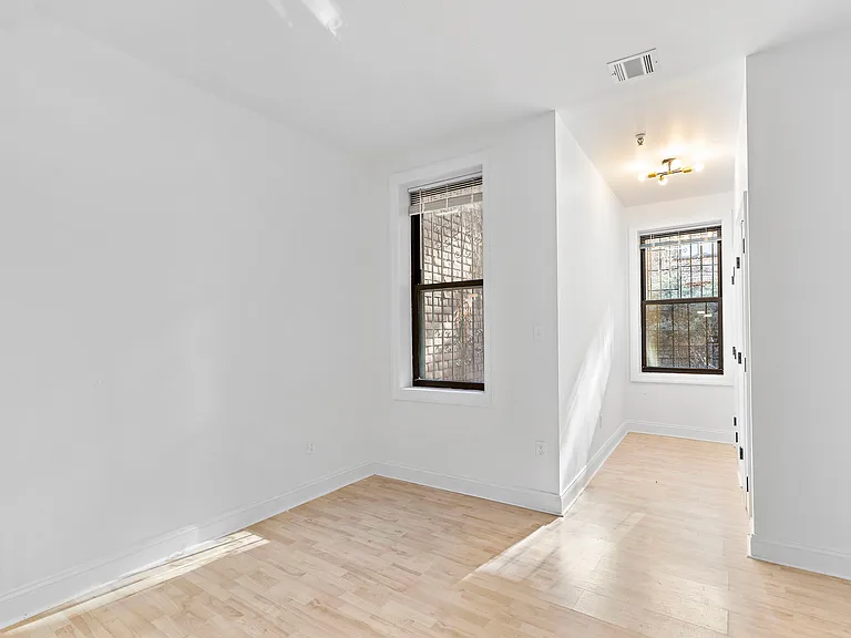 228 Montgomery St #4 — Photo 12