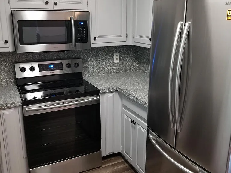 2430 Lakeview Cir — Photo 4