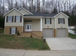 101 Deer Valley Dr, Hurricane, WV 25526
