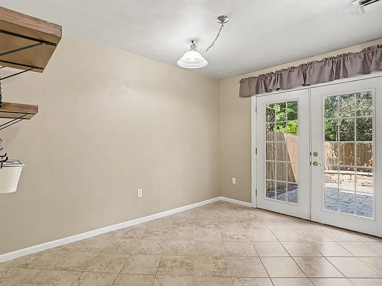 803 Hills Dr — Photo 10