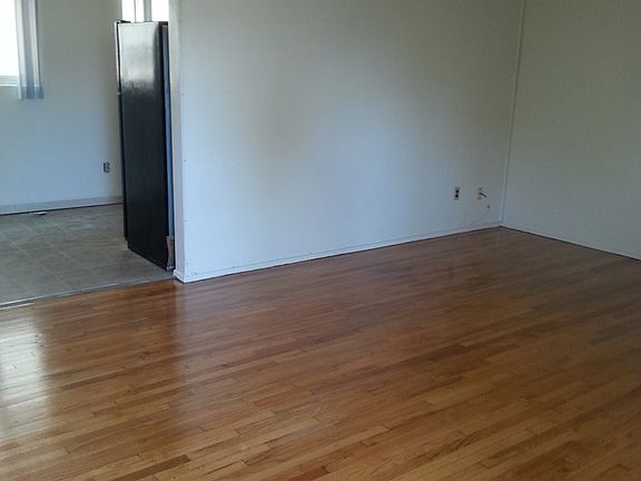 3rd image of 4415 Rosebud Ln APT B