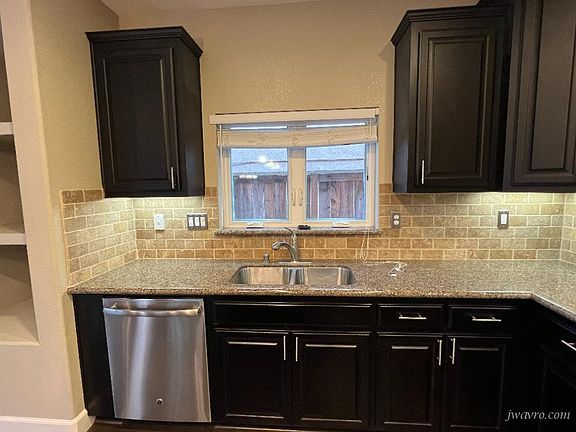 4th image of 814 Skycrest Dr