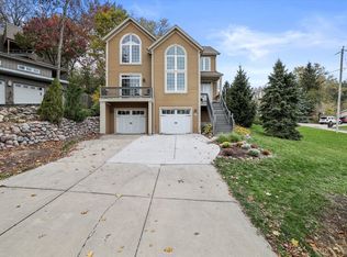 N39W27436 Hillside Grove Rd, Pewaukee, WI