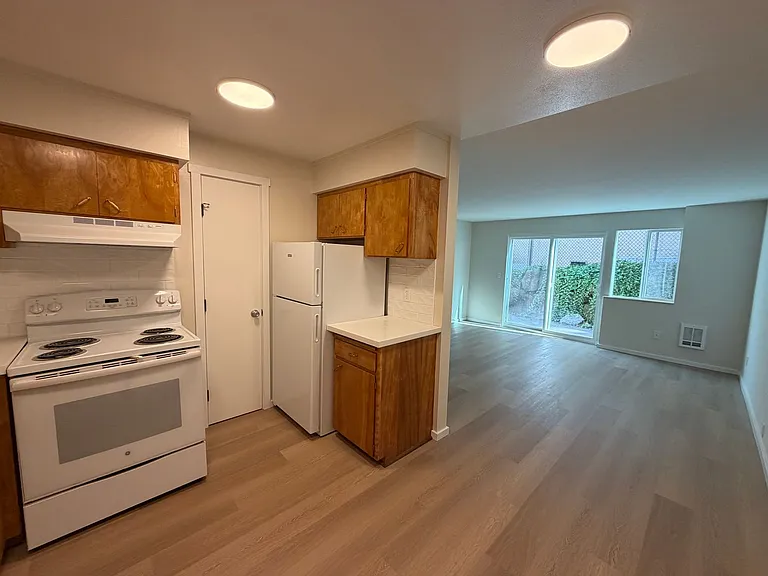 443 SW 154th St — Photo 5
