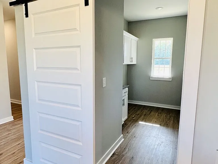731 N Main St — Photo 10
