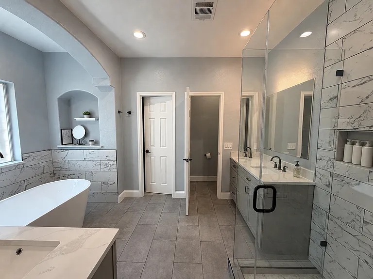 2536 Crenshaw Dr — Photo 5