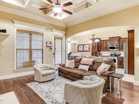 4th image of 120 Heathwood Dr