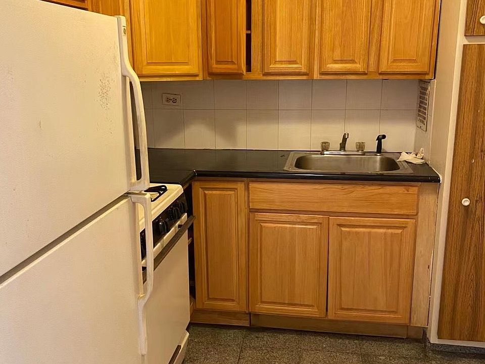 2nd image of 13430 Franklin Ave #4U