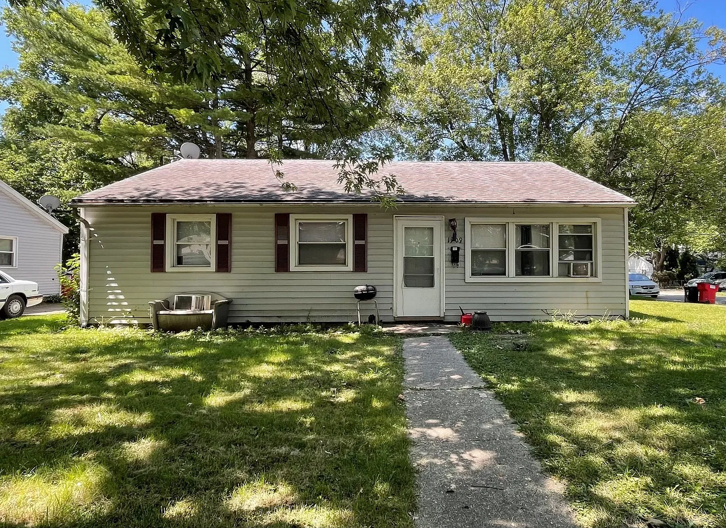 1909 Joanne Ln photo 1