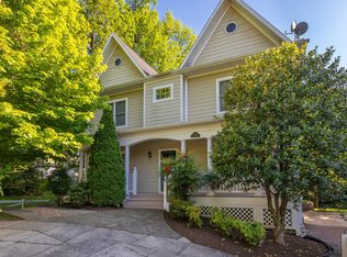 702 E Broad St, Falls Church, VA 22046