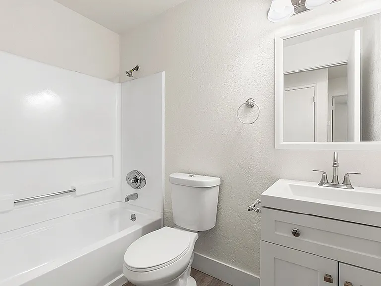 The Huntley Apartments — Photo 11