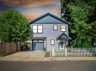 210 S Knott St, Canby, OR 97013