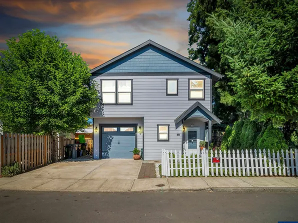 210 S Knott St, Canby, OR 97013