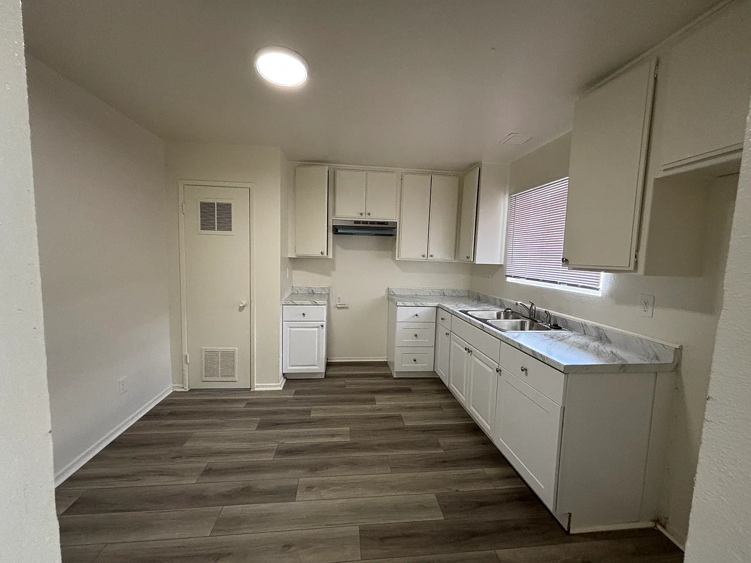 2 bed, $1,595 — Photo 2