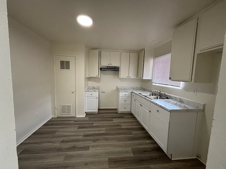 1134 E Avenue Q #8 — Photo 2
