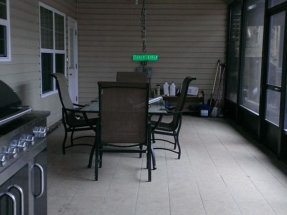 5th image of 509 Brownlee Street W
