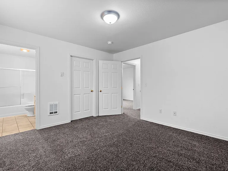 Vessey Park Apartments — Photo 16