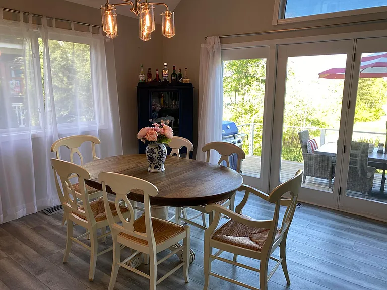 212 Rivershore Dr — Photo 6